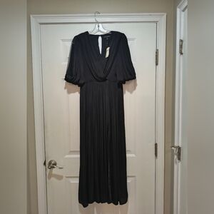 NWT Banana Republic Black pleated maxi dress with slit size 2